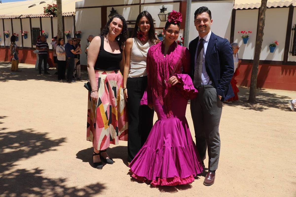 Amigos en El Arenal el domingo de Feria
