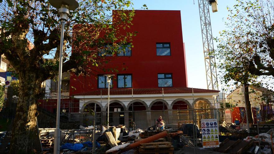 El exterior de la Biblioetca Torrente Ballester desde el parque de Ramal dos Galos.