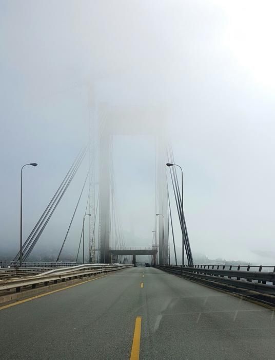 El cielo del sur de Galicia ha ido perdiendo poco a poco la presencia del sol hasta que la niebla lo ha tomado por completo