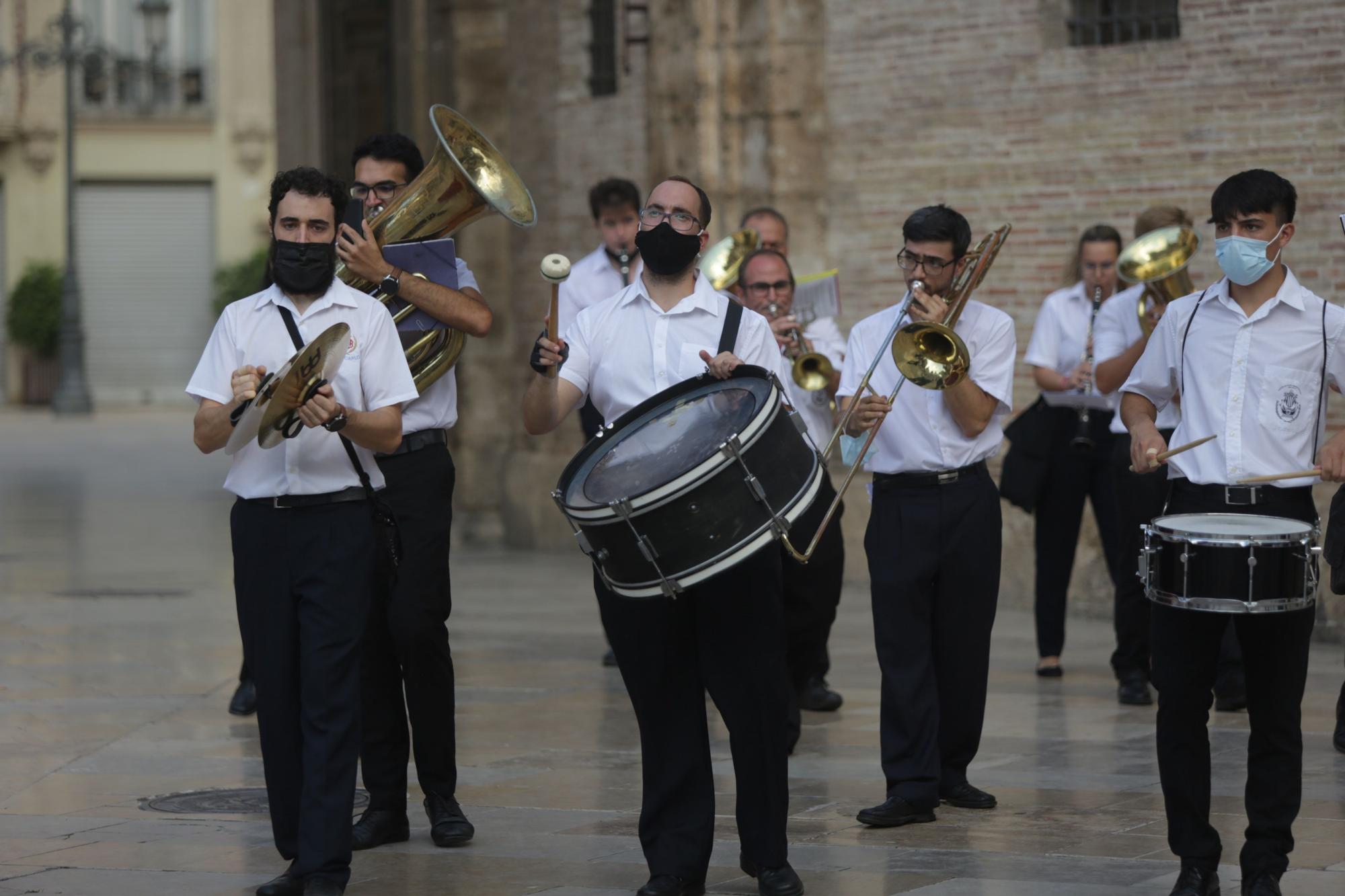 Búscate en el segundo día de Ofrenda por la calle de la Mar (entre las 19.00 y las 20.00 horas)