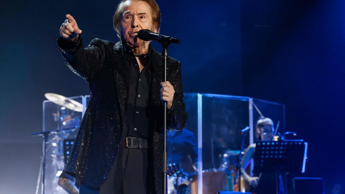 Raphael durante su concierto en el Roig Arena