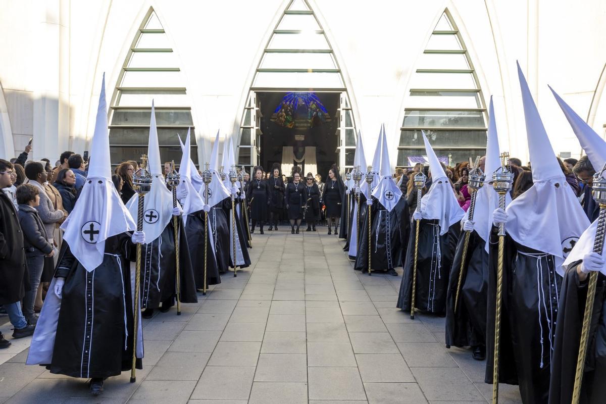 Así ha sido la procesión de Las Palmas de Torrevieja 2026 en imágenes