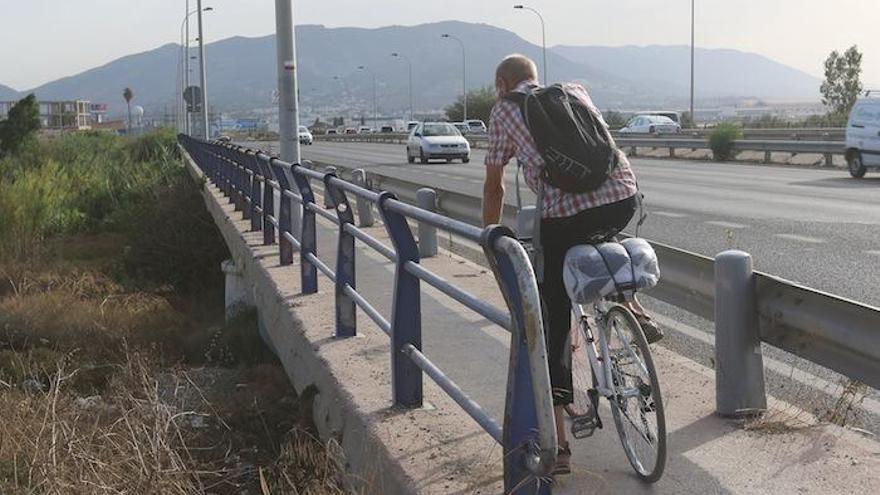 El puente sobre el Guadalhorce tiene poca capacidad de desagüe.