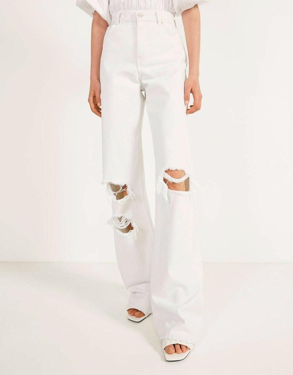 Pantalón flare de Berskha en blanco (precio: 29,99 euros)