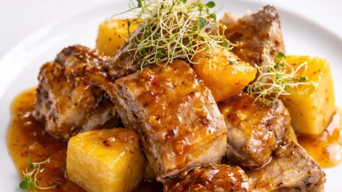 El lechón a la naranja es una de las especilidades de la casa