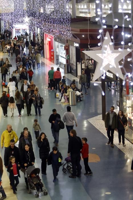 Los valencianos aprovechan el puente para comprar