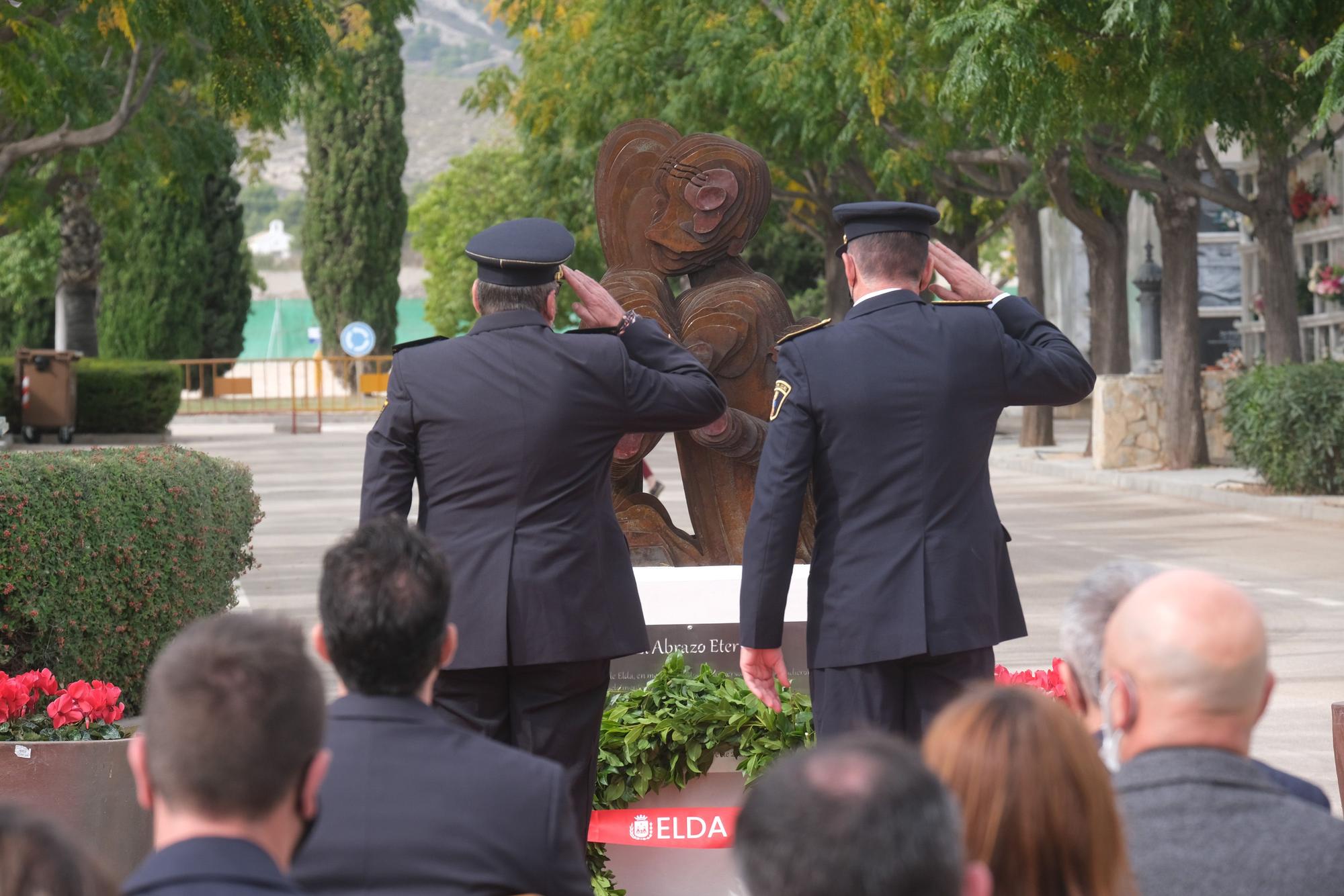 Así ha sido el homenaje a los 111 fallecidos por covid en Elda