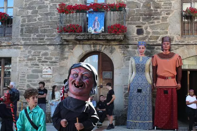 GALERÍA I Gigantes y cabezudos en Puebla de Sanabria