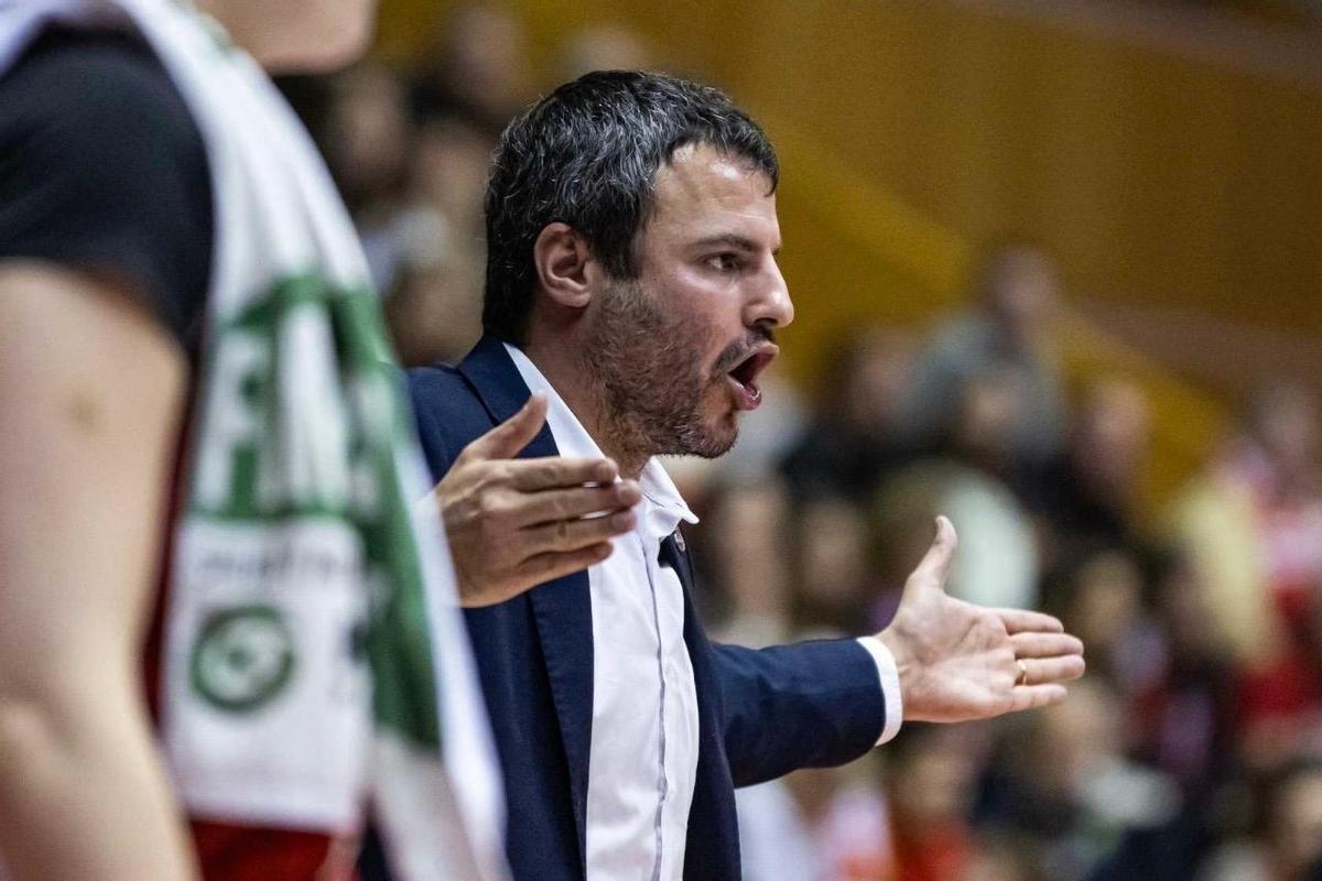 Cantero, con gesto enfadado durante el partido ante el Girona