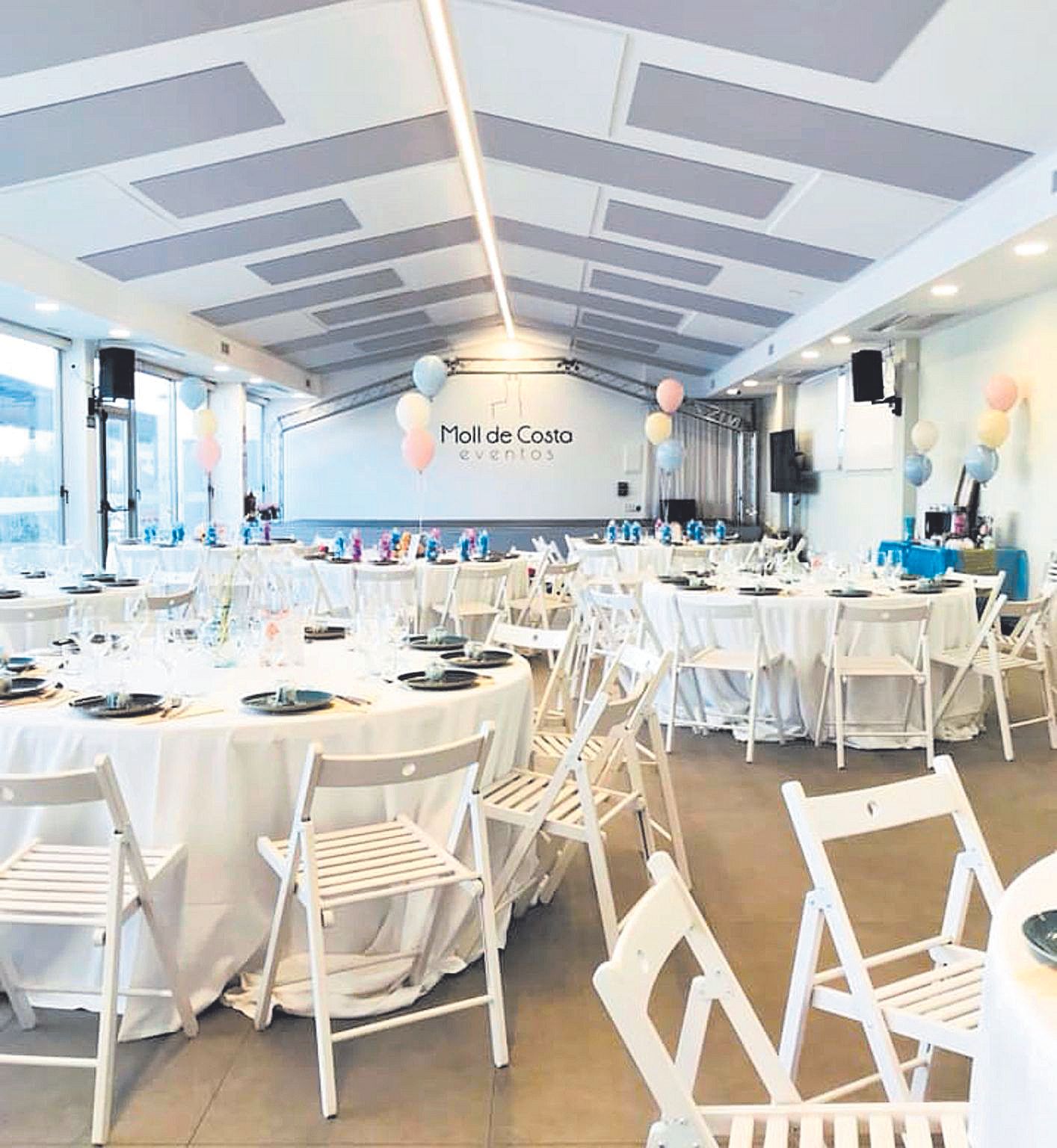 El salón de Moll de Costa Eventos posibilita la personalización del ambiente y la adaptación a cualquier necesidad y preferencia.