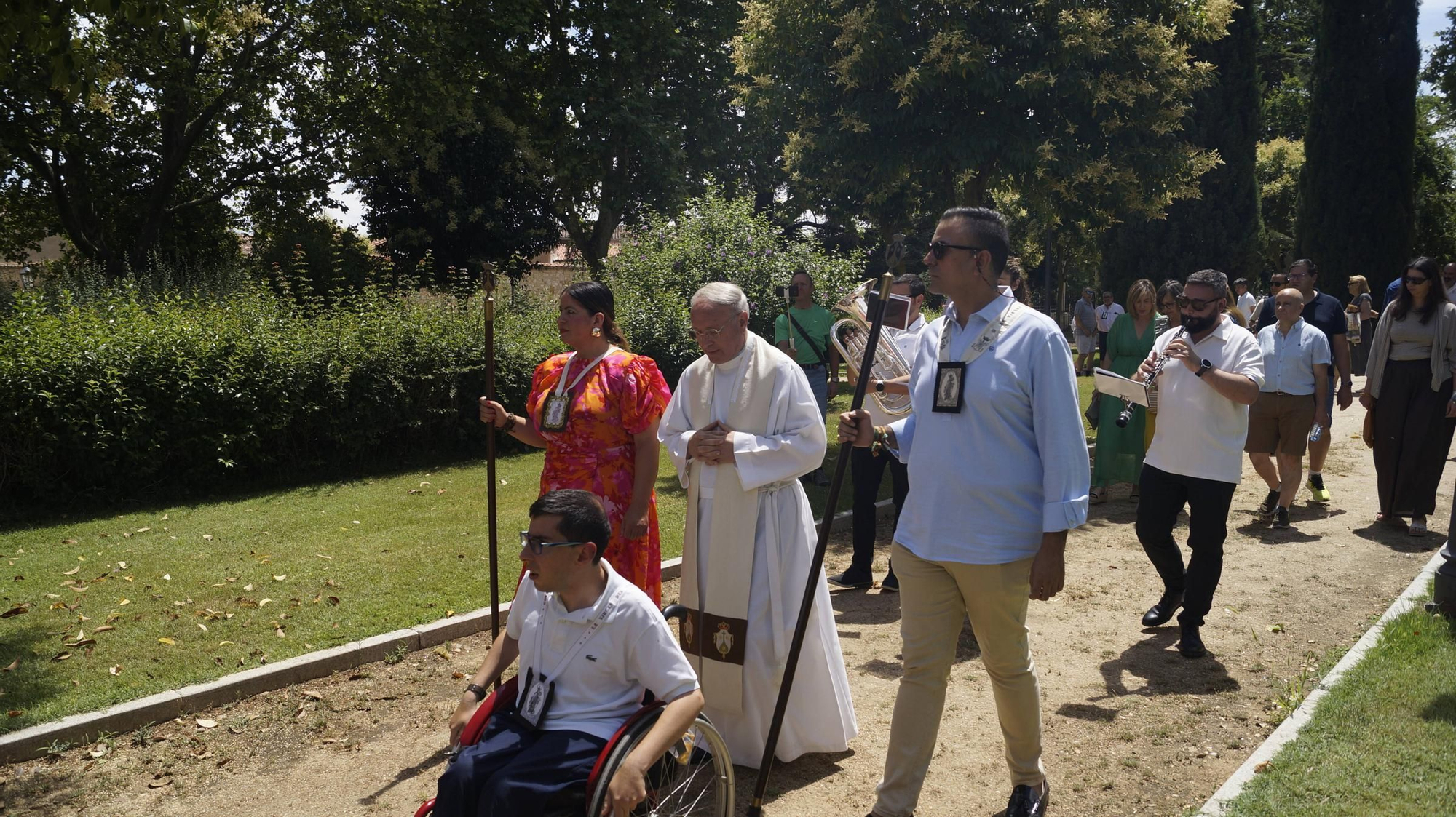 Procesión de los niños organizada por la Cofradía del Carmen de San Isidoro