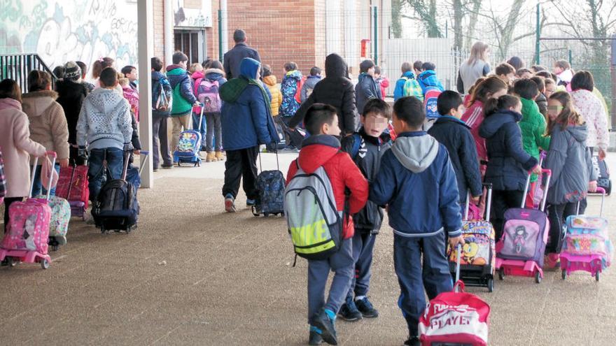 Los alumnos del colegio público &quot;Celestino Montoto&quot; vuelven a las aulas