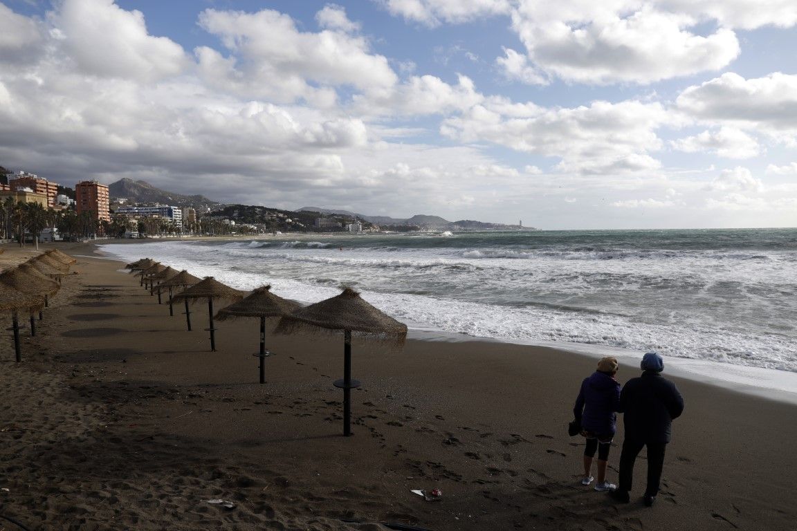 Temporal costero en Málaga, que está en alerta amarilla por viento y oleaje