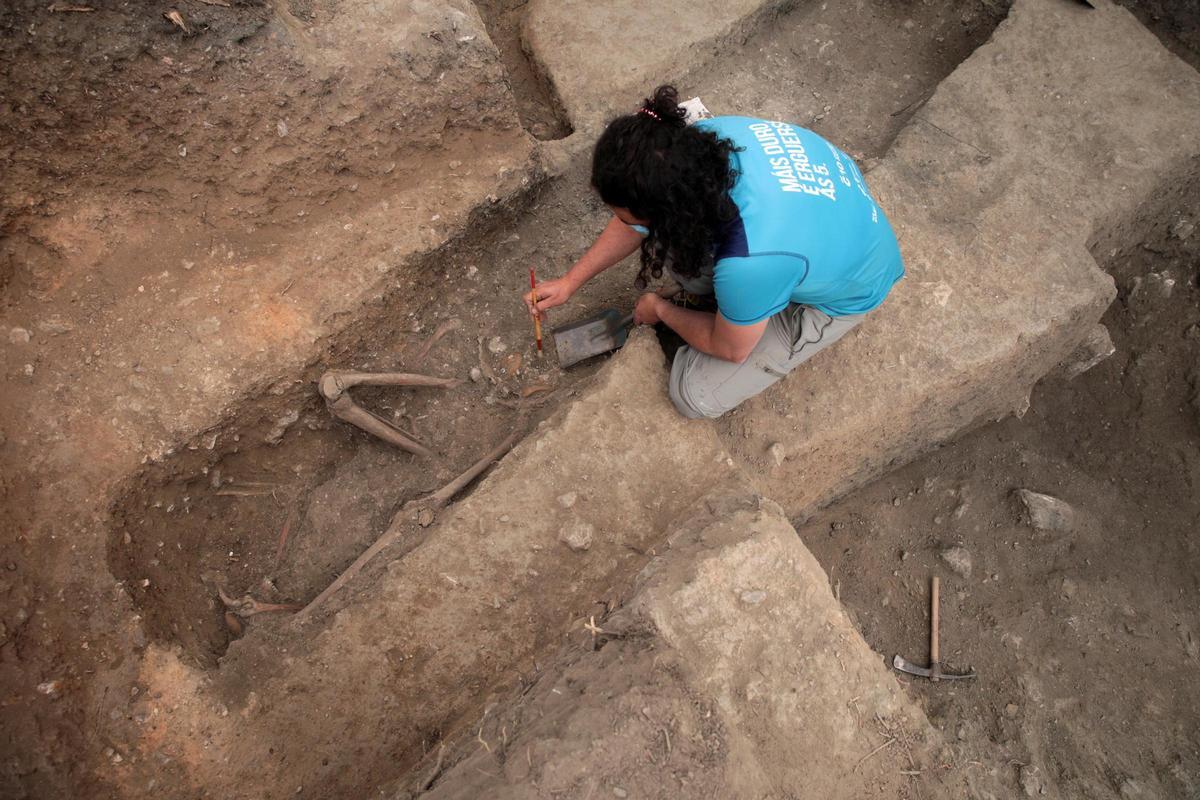 Trabajos de exhumación en el barranco de Viznar, en Granada. EFE/Pepe Torres/Archivo