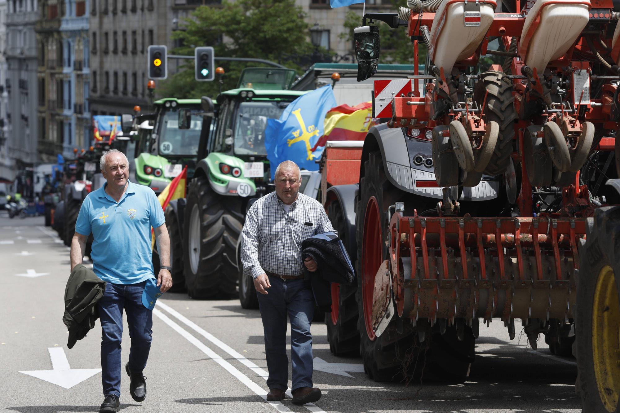 EN IMÁGENES: Así fue la tractorada de protesta del campo asturiano en Oviedo