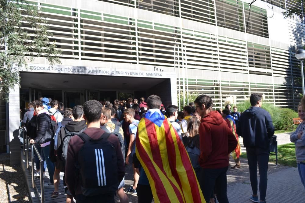 Els estudiants buiden les aules i tornen a tallar el trànsit a Manresa