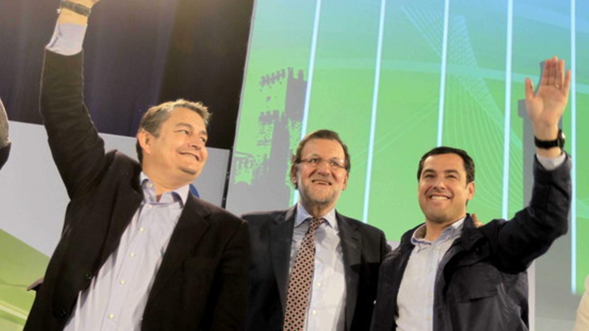 Antonio Sanz (izquierda), junto a Mariano Rajoy y Juan Manuel Moreno Bonilla, en un acto del PP en Jerez el pasado marzo.