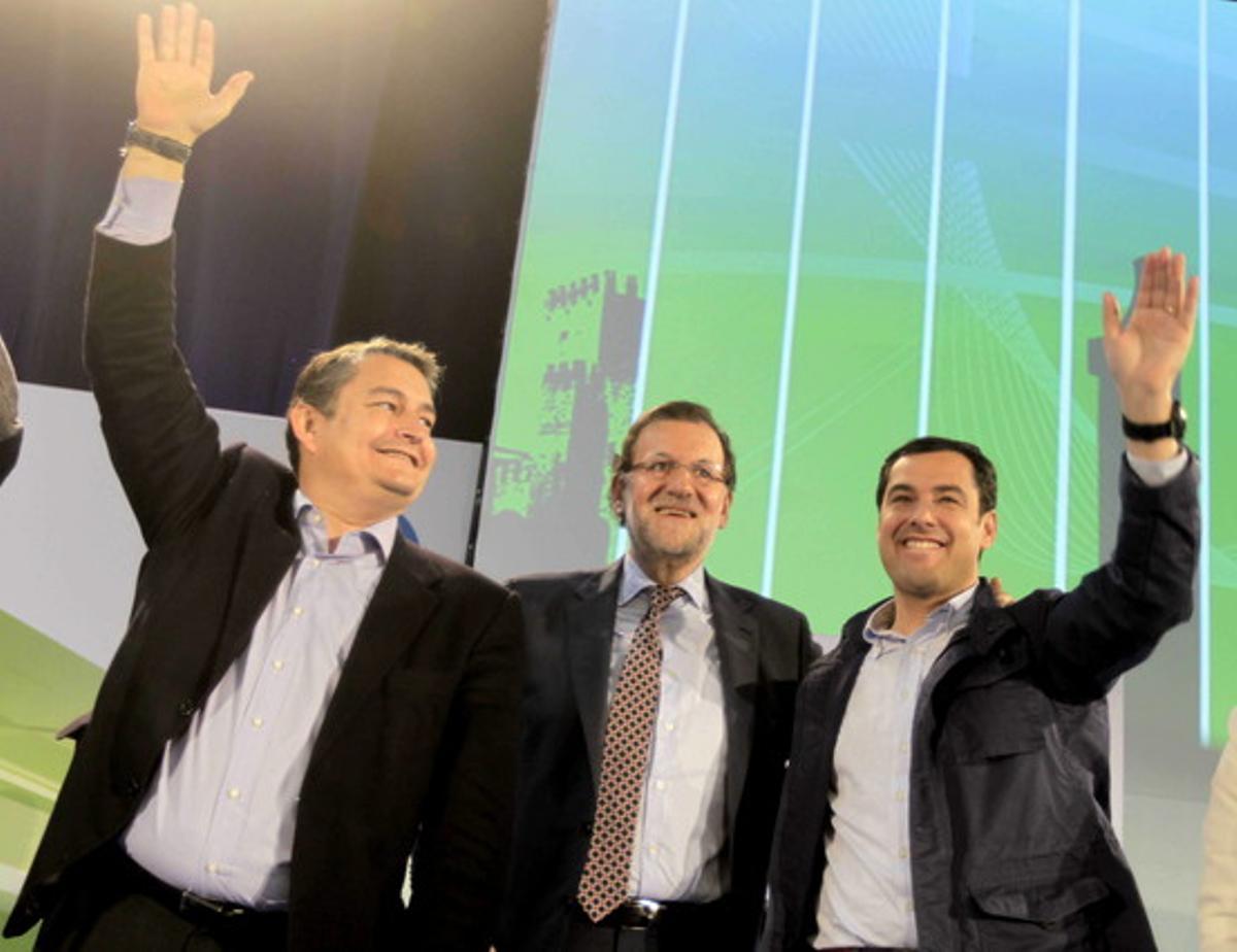 Antonio Sanz (izquierda), junto a Mariano Rajoy y Juan Manuel Moreno Bonilla, en un acto del PP en Jerez el pasado marzo.