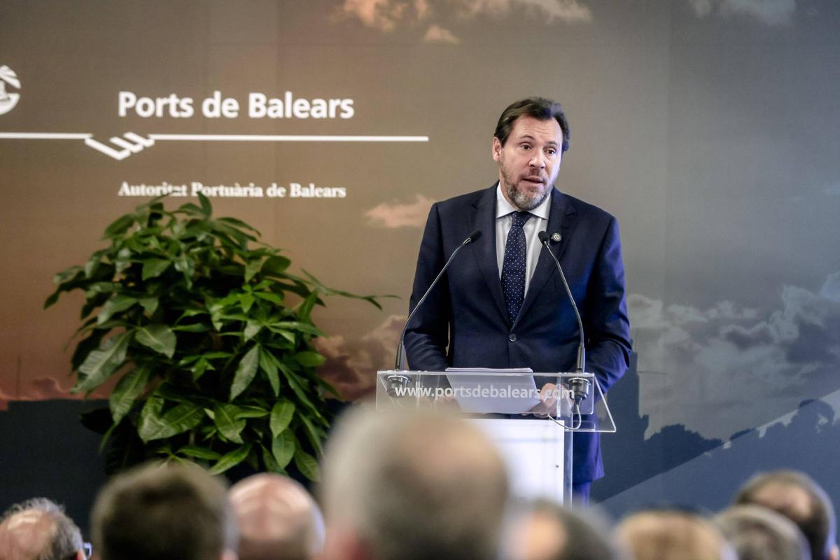 Oscar Puente, durante su intervención en la sede de la Autoridad Portuaria de Baleares