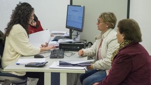Hacienda refuerza su asistencia preventiva para evitar errores en la Declaración de la Renta.