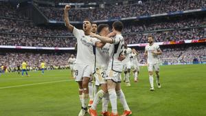 Resumen, goles y highlights del Real Madrid 3 - 0 Cádiz de la jornada 34 de LaLiga EA Sports