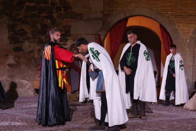 Belalcázar se rinde a 'El halcón y la columna' en el vigésimo aniversario de su primera representación