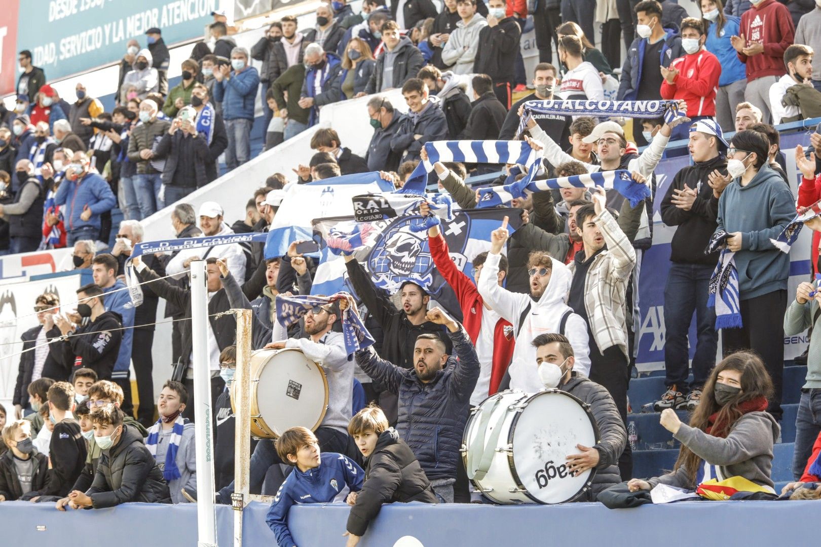 El Alcoyano derrota al Sevilla Atlético gracias a un doblete del central en los diez primeros minutos