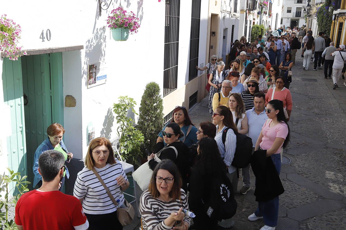 Colas en el barrio de San Basilio