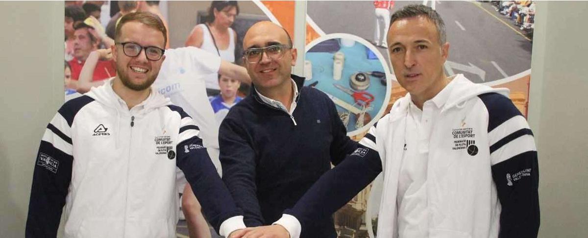 El cos tècnic de la Federació de Pilota Valenciana, amb Vicent Molines, Juanma Garrido i Arnau Oliver, ha fet pública la llista de convocats i convocades per al X Mundial de Pilota.