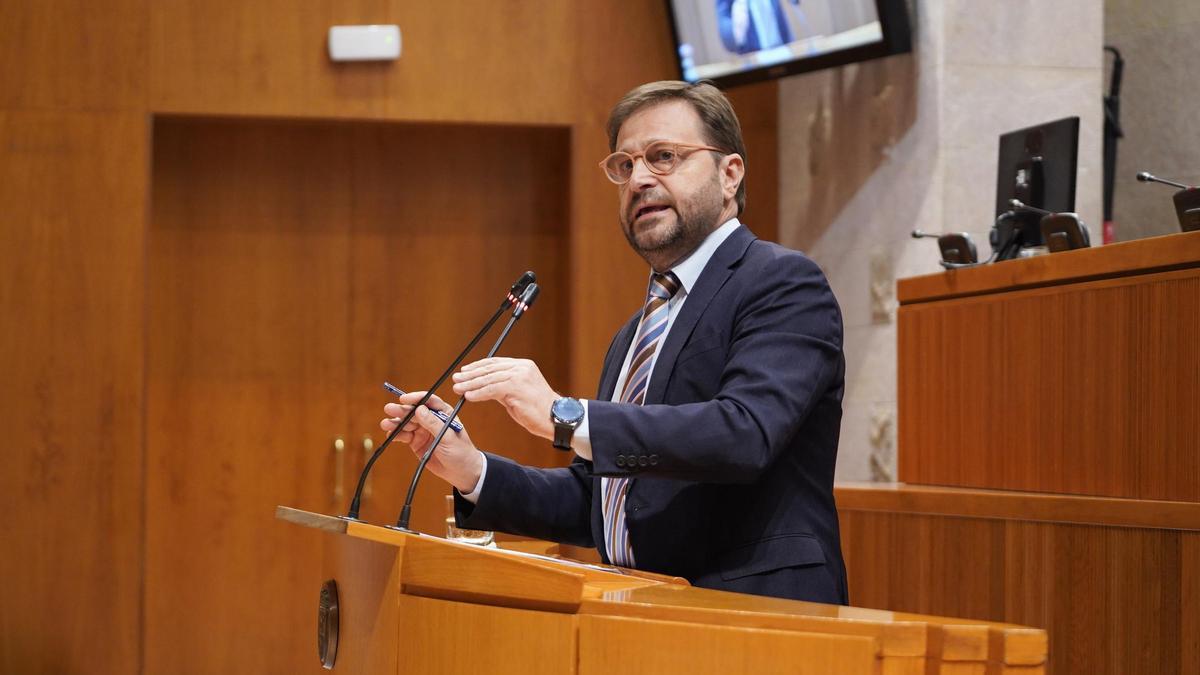 El portavoz del PP, Fernando Ledesma, en la presentación de la moción.