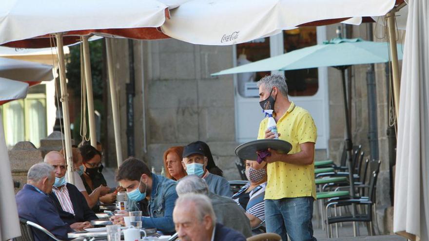 Una terraza en la Praza Maior de Ourense. | // IÑAKI OSORIO