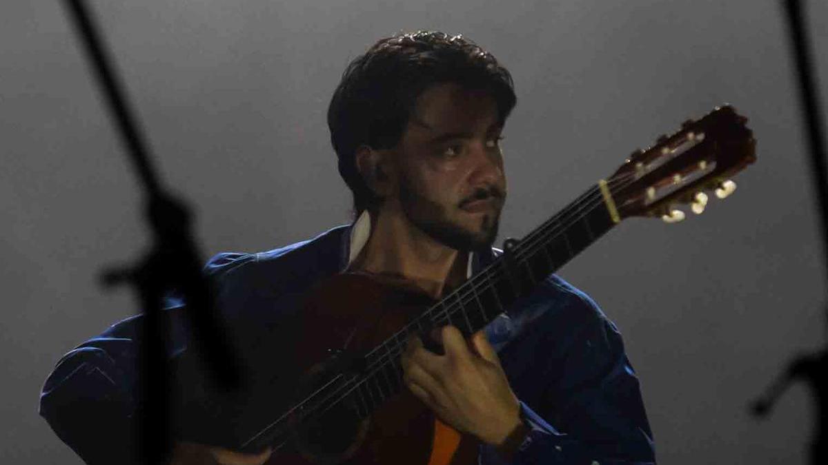 El talento de Yerai Cortés enamora al público en el Muelle 12 de Alicante