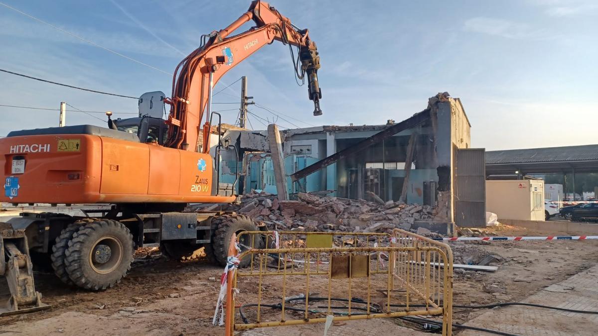 FGV ha comenzado con la demolición de la estación de metro de Paiporta.