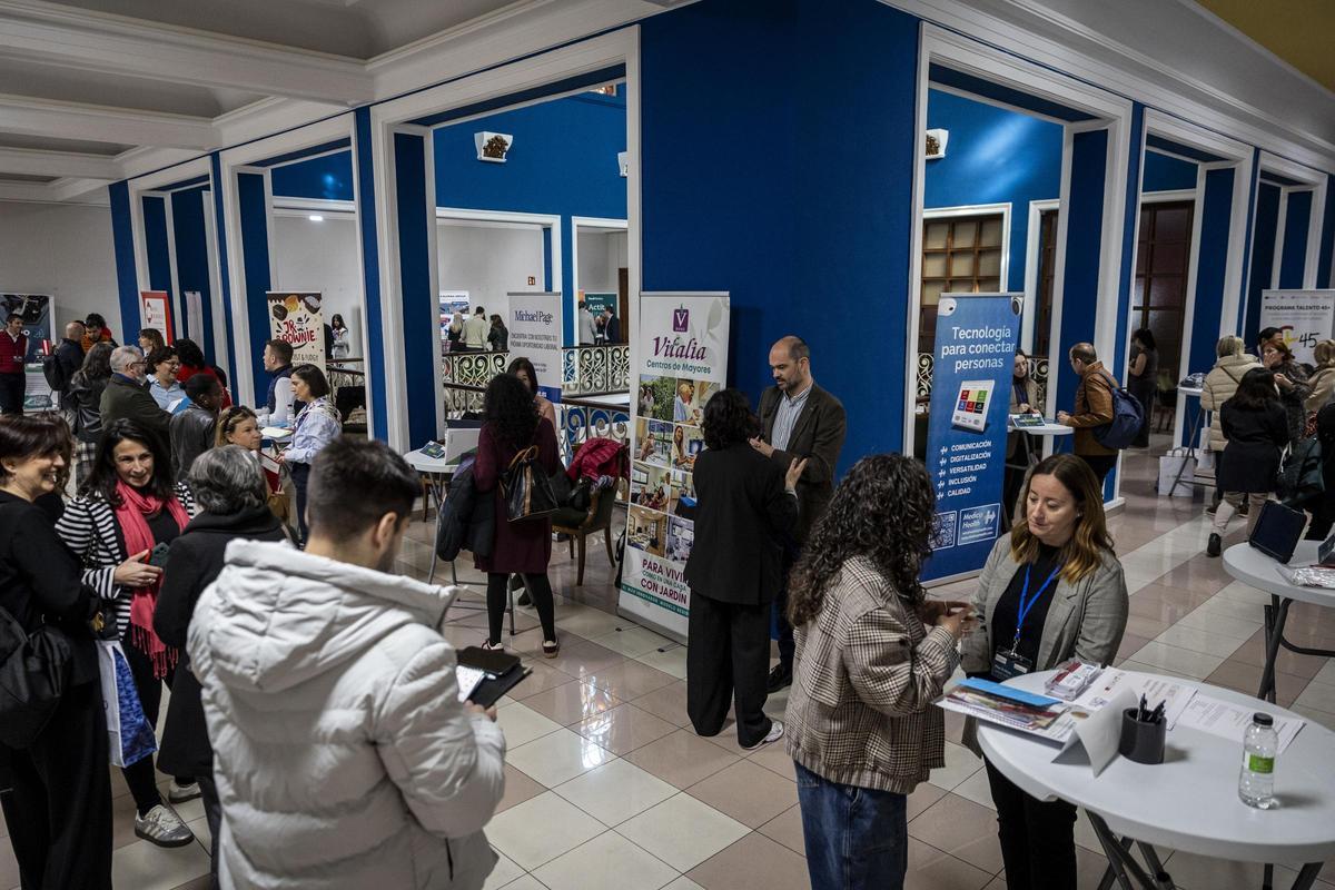 Ambiente del 'Encuentro Talento 45+: El universo del talento’, celebrado este miércoles en la Cámara de Zaragoza.