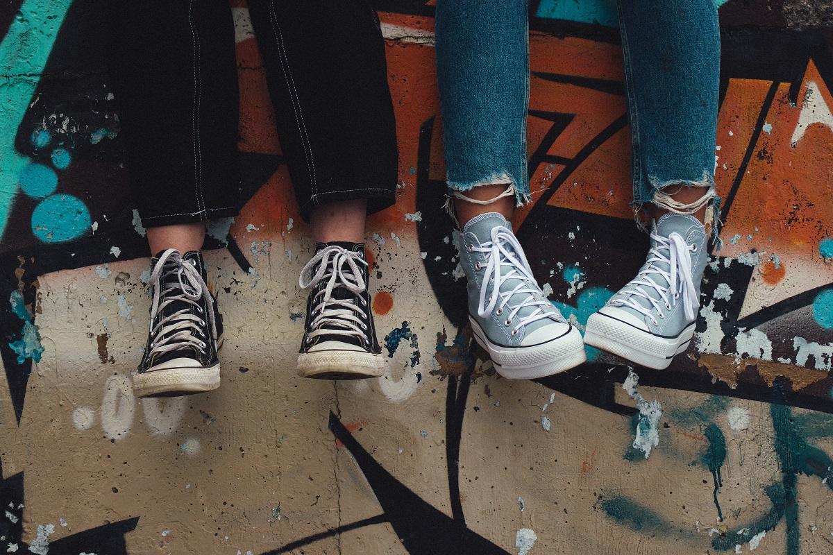 Cordones o velcro en el calzado infantil? - Colegio Oficial de Podólogos de  Castilla - La Mancha