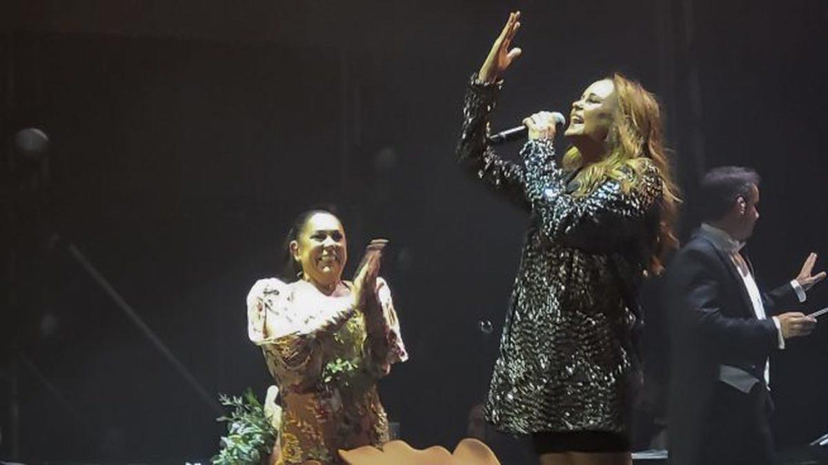 Isabel Pantoja y Shaila Dúrcal en el concierto de Valencia