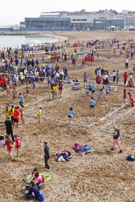 Competición de volley playa en Poniente