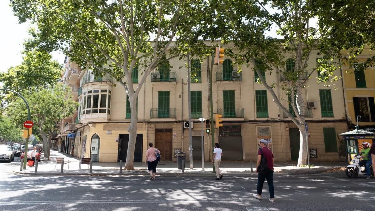 VÍDEO | Luz verde a la demolición del edificio de 31 de Desembre cuya fachada fue diseñada por Gaspar Bennazar