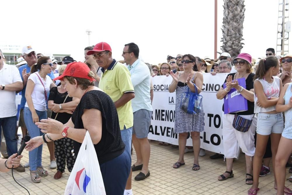 Protestas por el estado del Mar Menor en Los Nieto