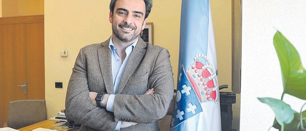 Diego Calvo, ayer en su despacho en el Parlamento gallego.