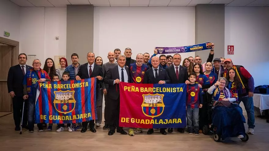 JOAN LAPORTA recibe a la PB GUADALAJARA antes del partido de COPA DEL REY