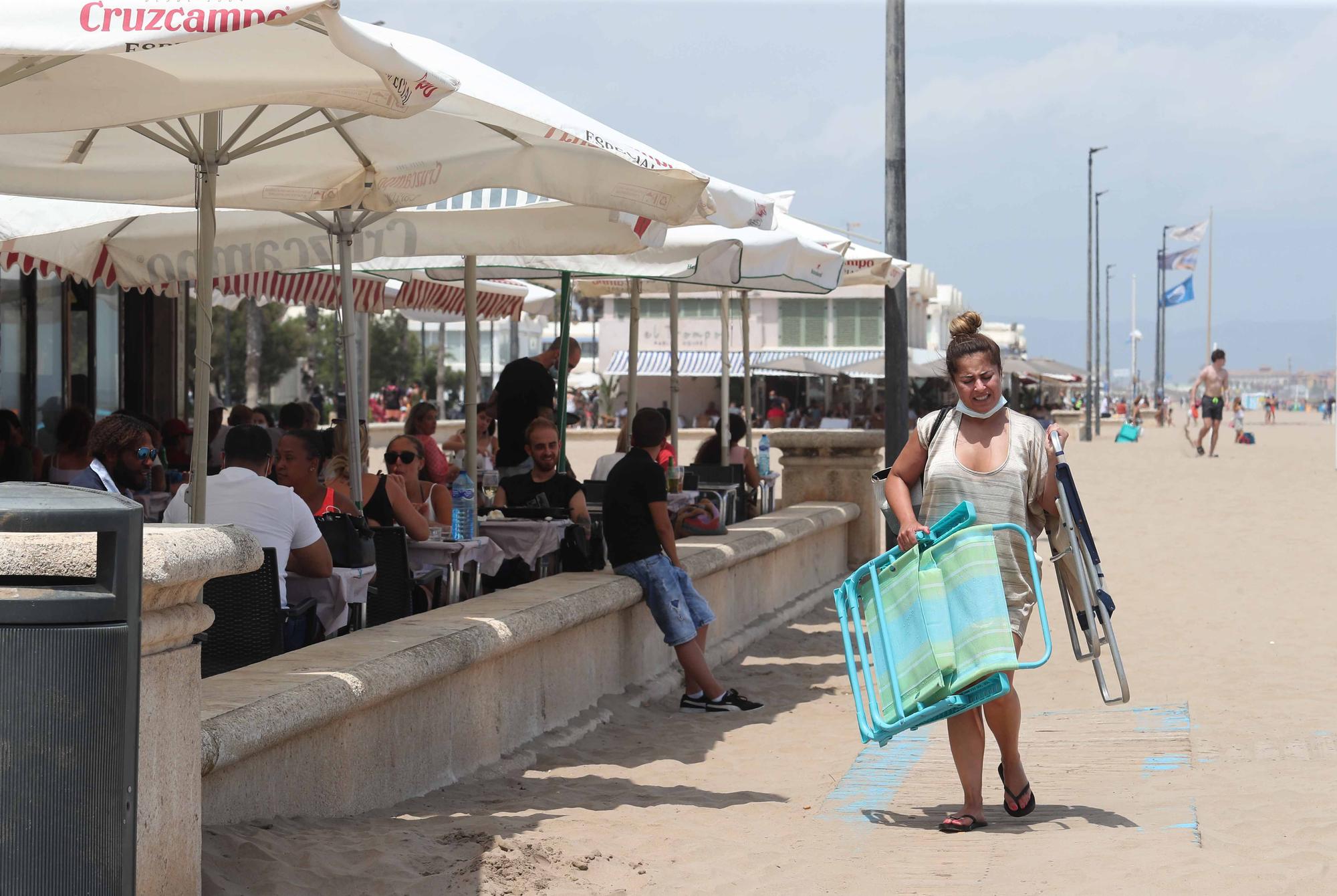 La playa y las terrazas, de nuevo, llenas