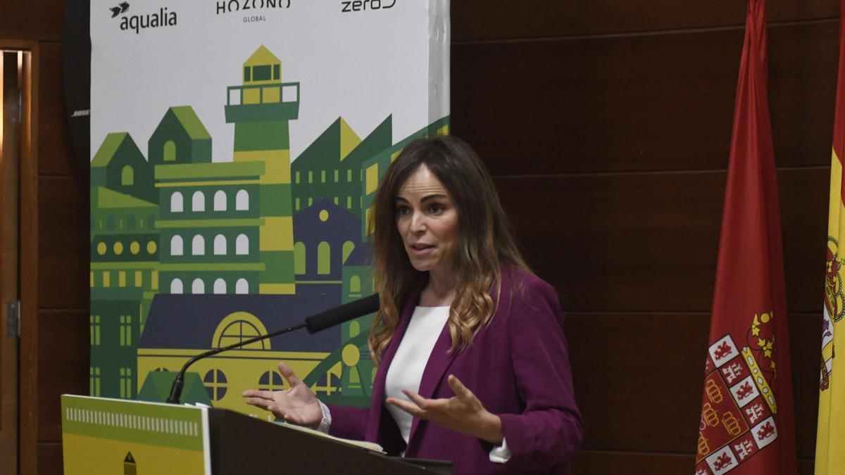 La vicealcaldesa de Murcia, Rebeca Pérez, en el Foro de Municipalismo, en Murcia