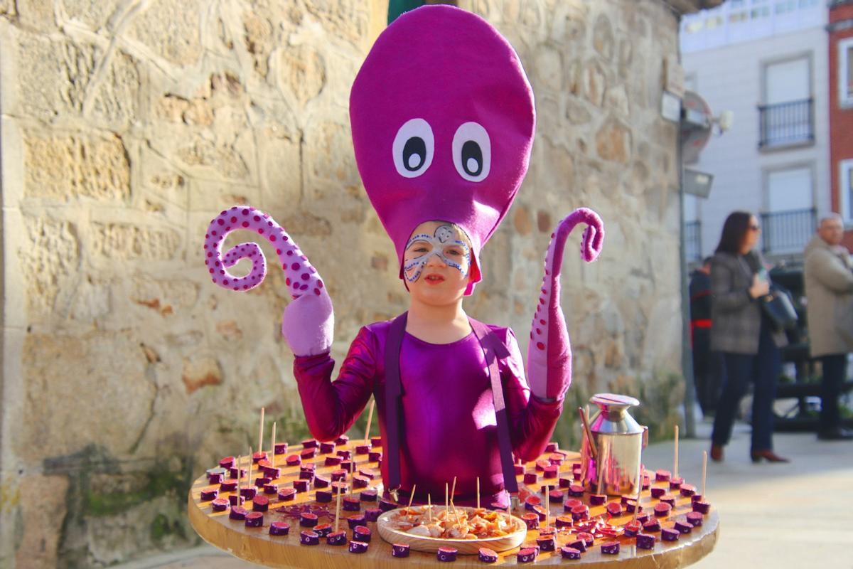 Unha nena disfrazada de polbo xigante gañou o primeiro premio na categoría individual en Porto do Son.