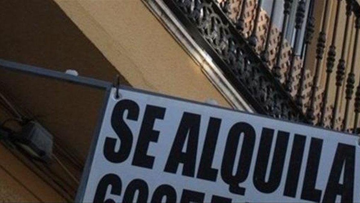 Cartel de una vivienda en alquiler