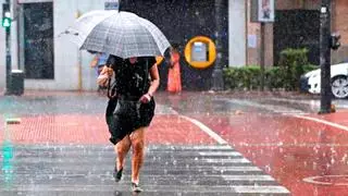 Aemet activa la alerta roja en Andalucía este sábado: las lluvias y tormentas impactan de lleno en cinco provincias