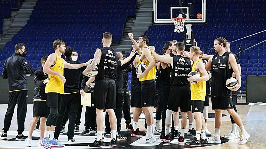 La plantilla del Lenovo Tenerife, ayer en el WiZink Center.