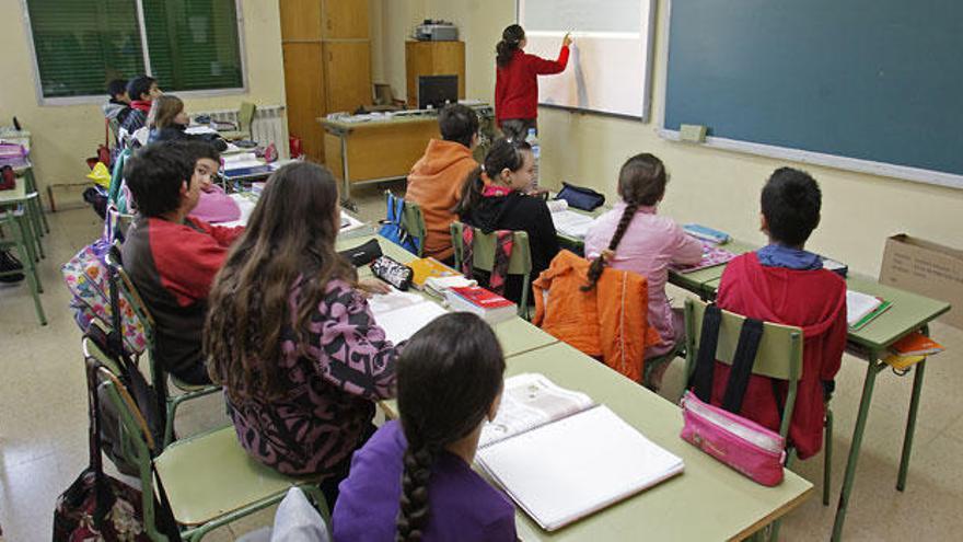 Cuatro de cada diez alumnos no dominaba antes del TIL el castellano ni el catalán