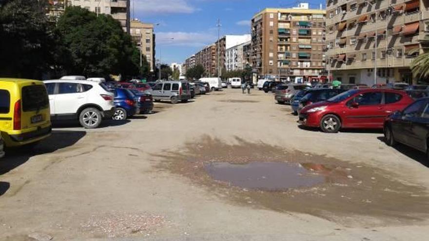 Marxalenes pide que adecenten dos solares como aparcamiento