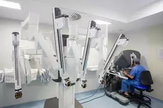HLA La Vega incorpora un robot Da Vinci y crea la Unidad Integral de Urología